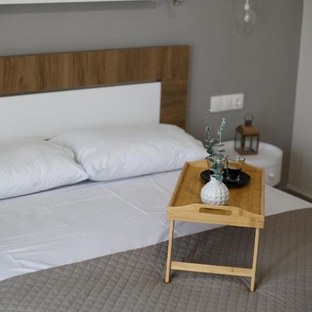 Our Home-Fully Renovated Apartments And Studios By The Sea ニキティ エクステリア 写真