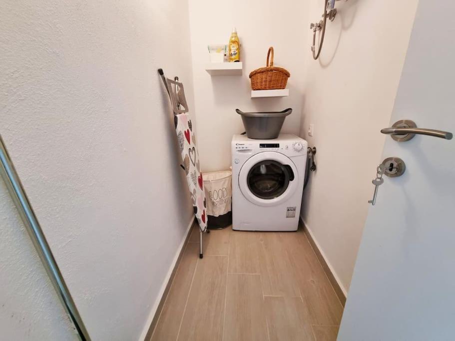 Our Home-Fully Renovated Apartments And Studios By The Sea ニキティ エクステリア 写真