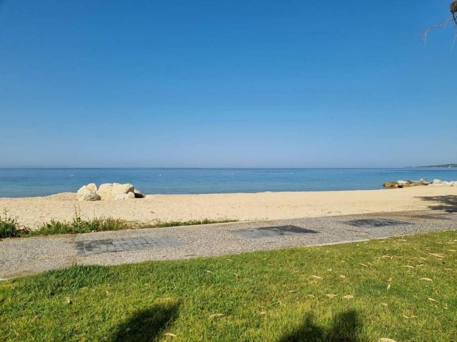 Our Home-Fully Renovated Apartments And Studios By The Sea ニキティ エクステリア 写真