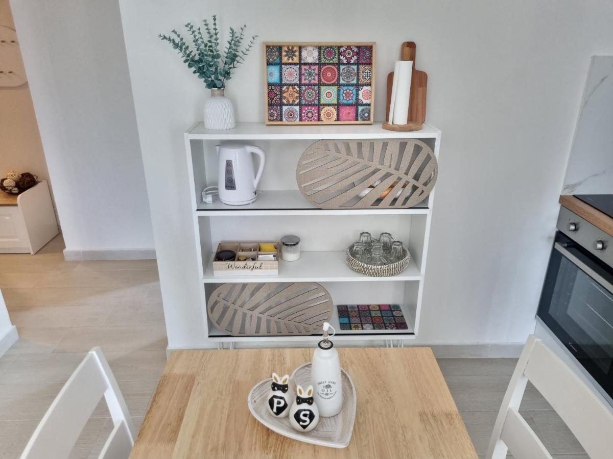 Our Home-Fully Renovated Apartments And Studios By The Sea ニキティ エクステリア 写真