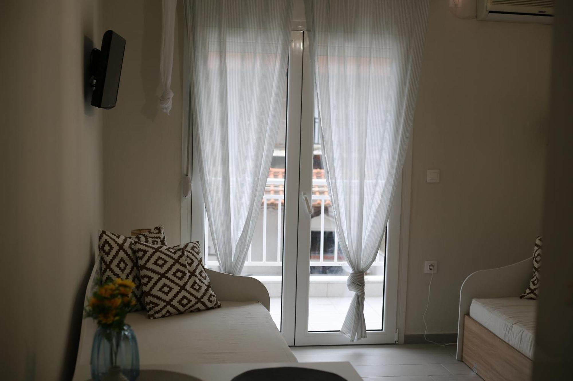 Our Home-Fully Renovated Apartments And Studios By The Sea ニキティ エクステリア 写真