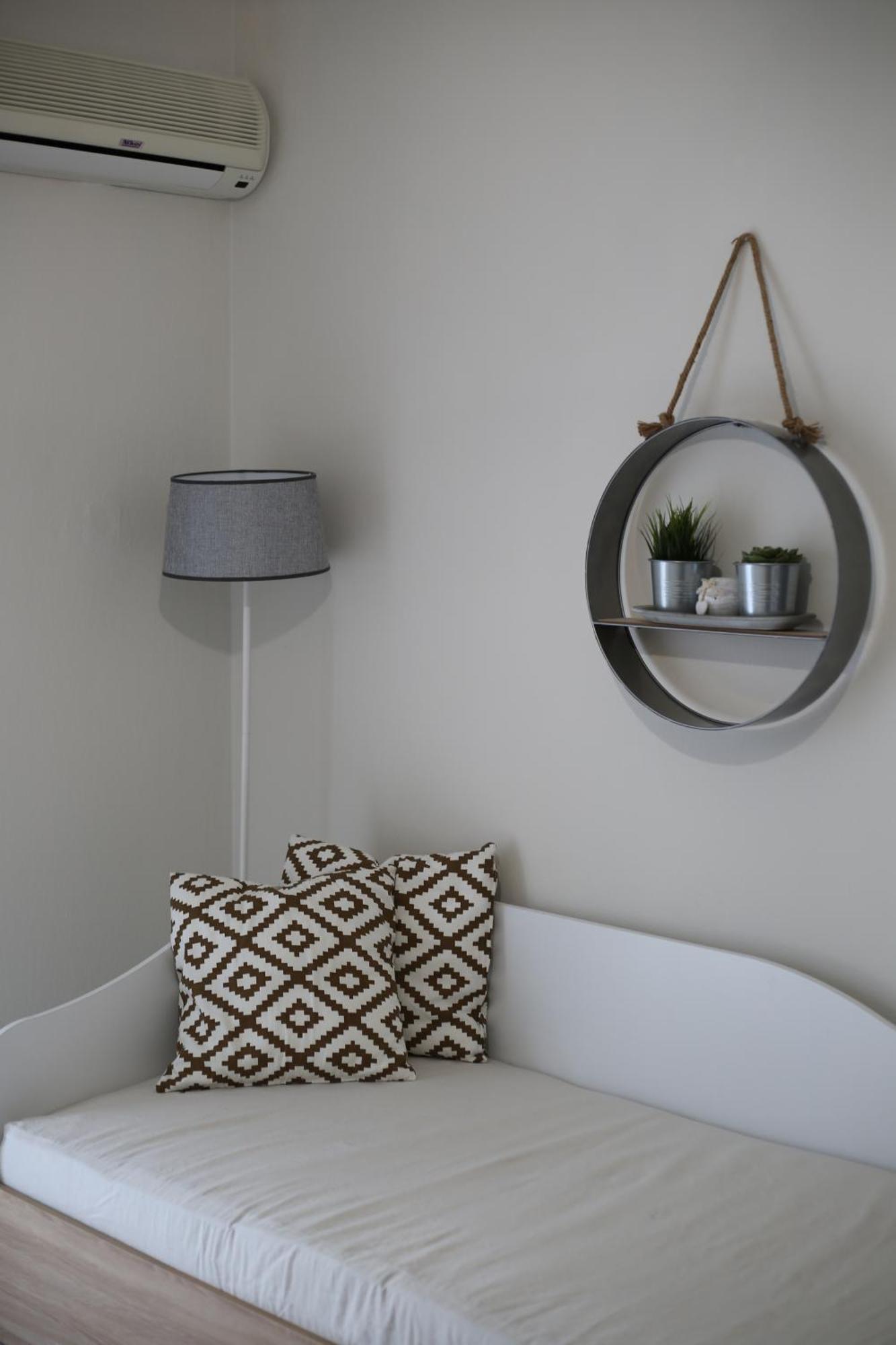 Our Home-Fully Renovated Apartments And Studios By The Sea ニキティ エクステリア 写真