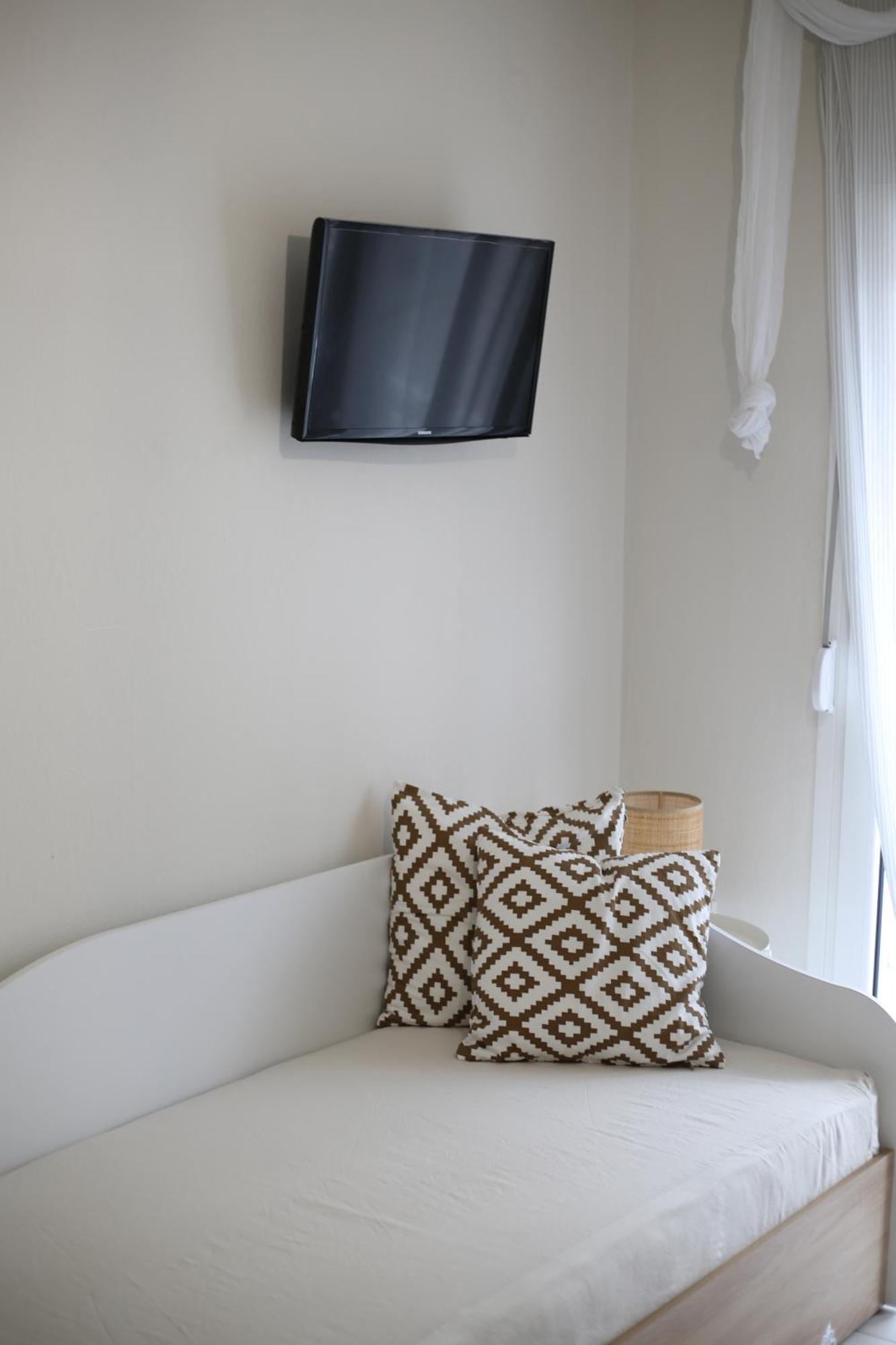 Our Home-Fully Renovated Apartments And Studios By The Sea ニキティ エクステリア 写真