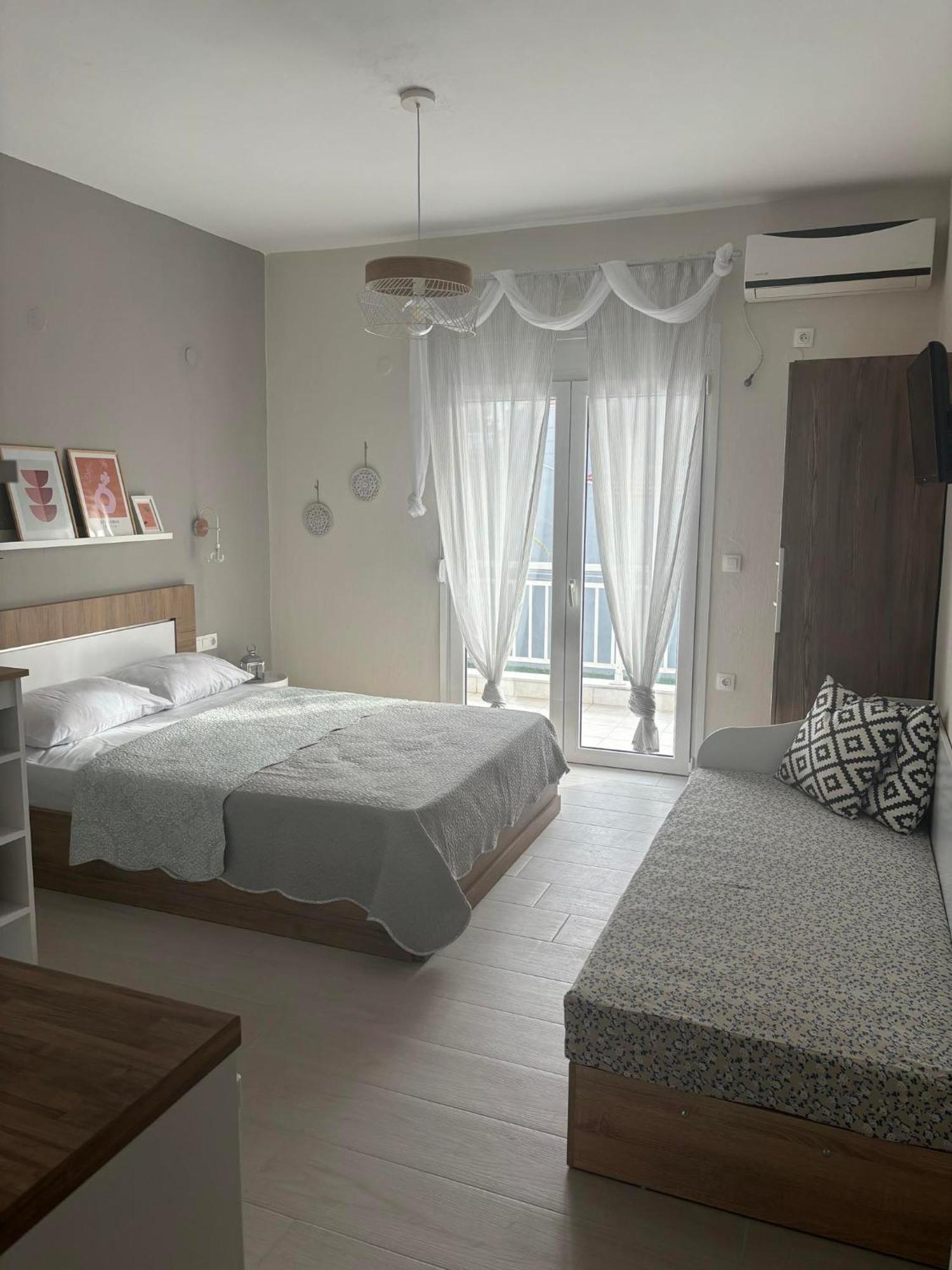 Our Home-Fully Renovated Apartments And Studios By The Sea ニキティ エクステリア 写真