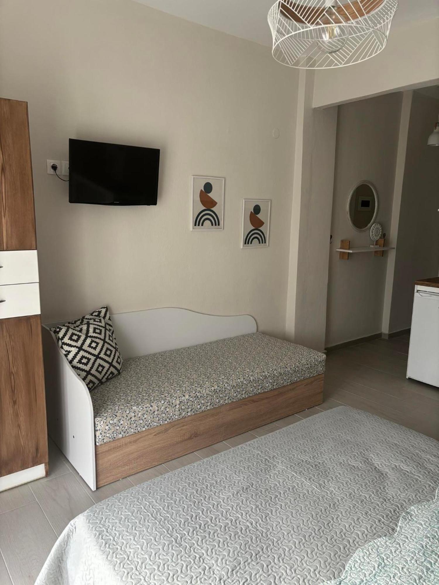 Our Home-Fully Renovated Apartments And Studios By The Sea ニキティ エクステリア 写真
